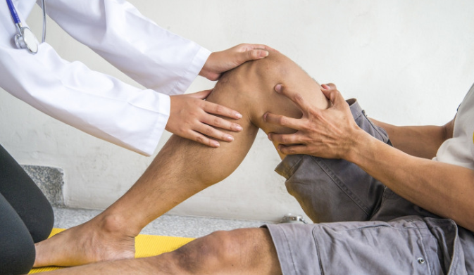 Здравната каса при смяна на колянната става