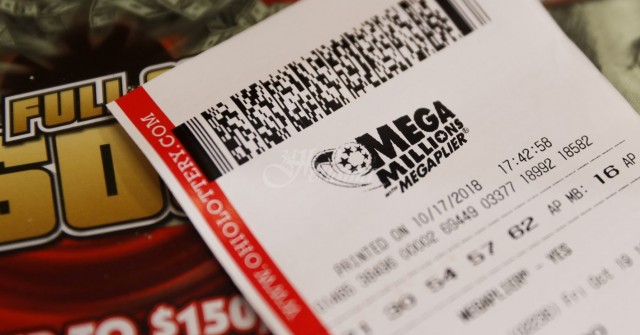 Мъж победи рака за втори път и спечели 4.6 милиона долара от лотарията