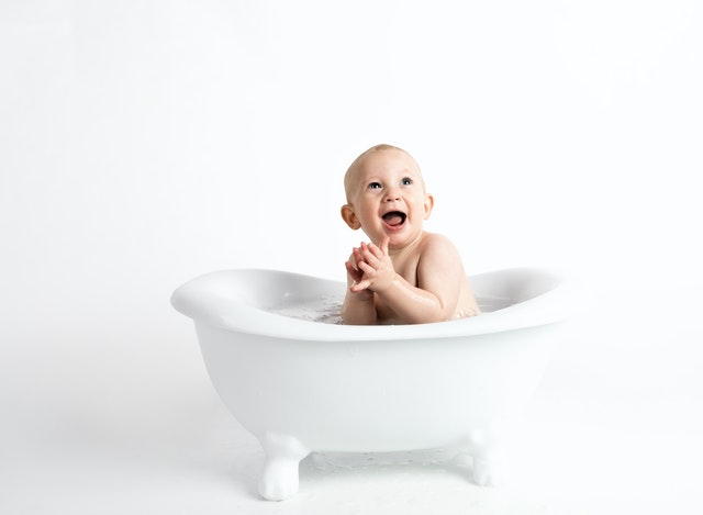 Къпане на бебе - какво трябва да знаете?