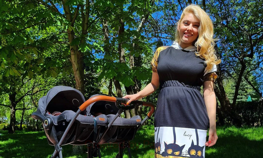 Ева Веселинова показа близнаците за първата им годинка - ето колко са пораснали! (Снимки):