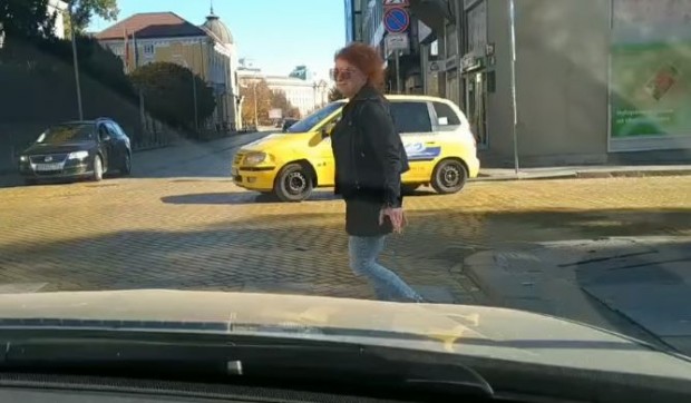 Най-коментираното видео: Да отиде да запали свещичка за здраве
