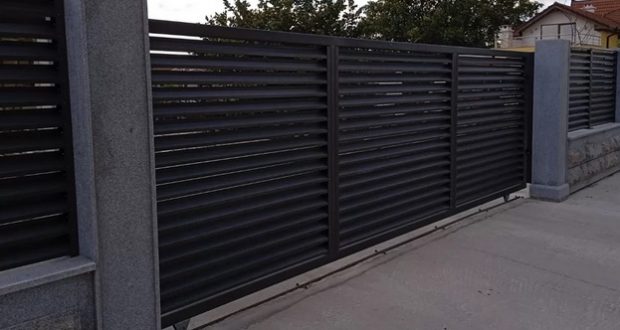 метална ограда като щора